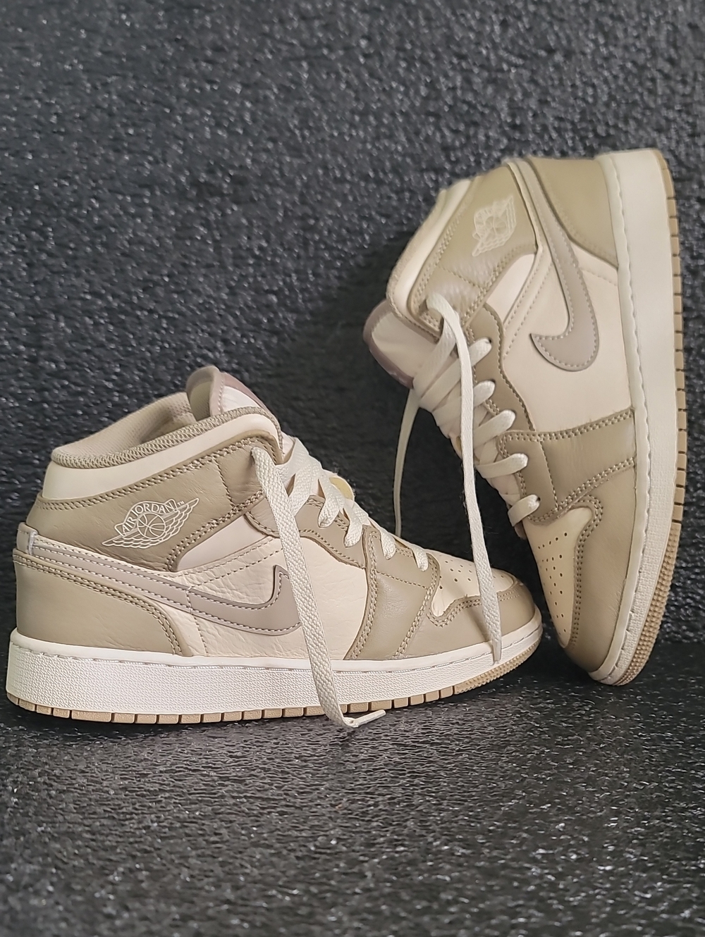 Nike Air Jordan 1 Mid 🔥"Legend Brown" 🔥 Wmns 6.5 Fast Shipling.